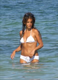Mónica Cruz dans Bikini [2579x3543] [720.79 kb]