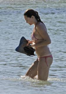 Jennifer Morrison in Bikini [1056x1504] [169.46 kb]