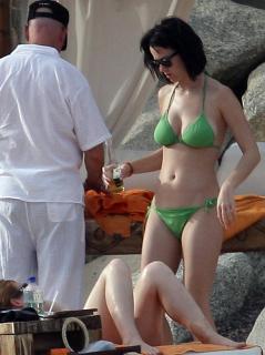 Katy Perry dans Bikini [1200x1604] [176.11 kb]