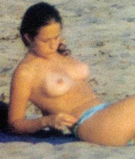 Silvia Abascal na Topless [339x400] [36.1 kb]