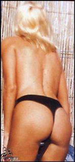 Stefania Orlando dans Topless [409x879] [59.71 kb]