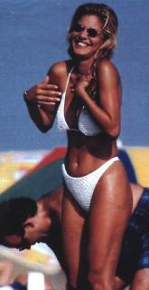Ivonne Reyes in Bikini [311x603] [31.2 kb]