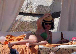 Katy Perry na Bikini [1800x1300] [338.2 kb]