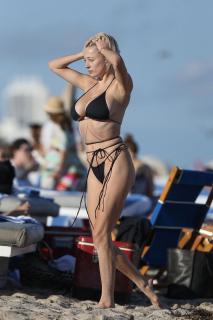 Caroline Vreeland dans Bikini [1280x1920] [283.88 kb]