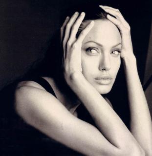 Angelina Jolie [828x850] [74.13 kb]