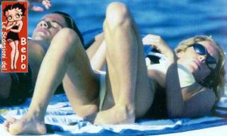 Alessia Marcuzzi na Bikini [694x417] [66.93 kb]