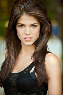 Marie Avgeropoulos [480x720] [82.23 kb]