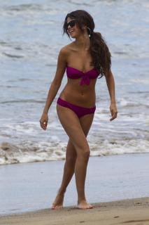 Selena Gomez dans Bikini [2600x3900] [765.19 kb]