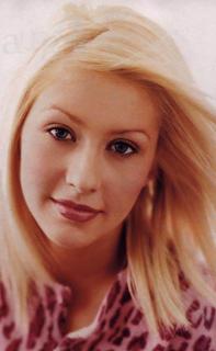 Christina Aguilera [399x645] [32.99 kb]