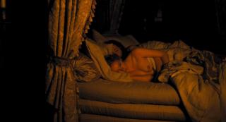 Emma Stone en The Favourite Desnuda [1920x1038] [197.52 kb]