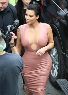 Kim Kardashian [800x1110] [152.99 kb]