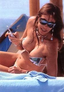 Cristina Parodi dans Bikini [557x797] [90.55 kb]