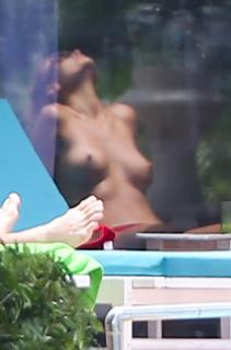 Joanna Krupa in Topless [800x1209] [62.93 kb]