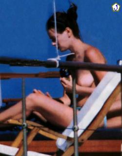 Claudia Pandolfi in Topless [440x562] [30.08 kb]