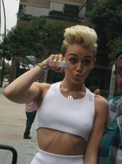 Miley Cyrus [765x1024] [82.46 kb]
