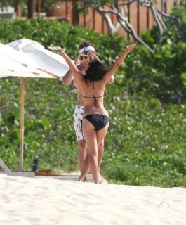 Vanessa Hudgens in Bikini [523x630] [49.87 kb]