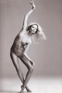 Natasha Poly in Vogue Nude [800x1200] [103.87 kb]