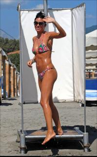 Elisabetta Gregoraci dans Bikini [1463x2350] [405.51 kb]