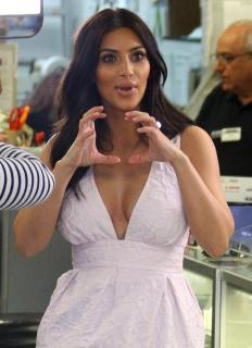 Kim Kardashian [800x1099] [97.53 kb]