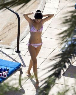Selena Gomez in Bikini [957x1200] [217.07 kb]