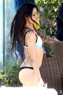 Camila Cabello in Bikini [736x1104] [263.17 kb]