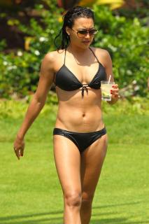 Naya Rivera dans Bikini [1623x2435] [301.15 kb]