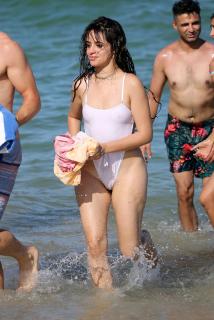 Camila Cabello in Bikini [2568x3840] [1474.98 kb]