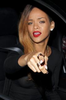 Rihanna [1600x2400] [197.97 kb]