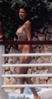 Ana Obregón dans Topless [321x603] [32.73 kb]