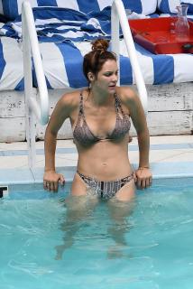 Katharine McPhee in Bikini [2012x3000] [976.08 kb]