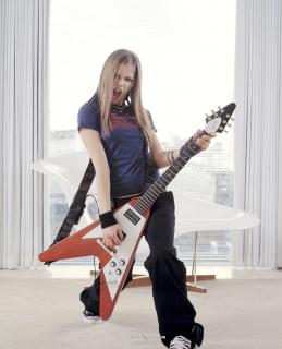 Avril Lavigne [1621x1997] [349.05 kb]