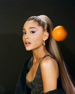 Ariana Grande [740x918] [76.99 kb]
