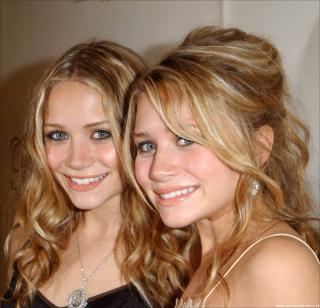Mary-Kate y Ashley Olsen [2926x2821] [841.86 kb]