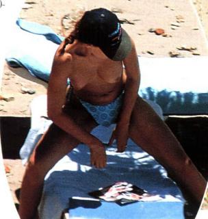 Mabel Lozano in Topless [570x600] [48.42 kb]