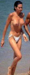 Esther Arroyo dans Topless [248x603] [20.28 kb]