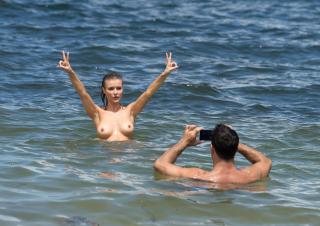 Joanna Krupa in Topless [2300x1626] [609.27 kb]