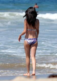 Selena Gomez in Bikini [794x1136] [84.21 kb]