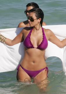 Kim Kardashian in Bikini [1200x1700] [183.63 kb]
