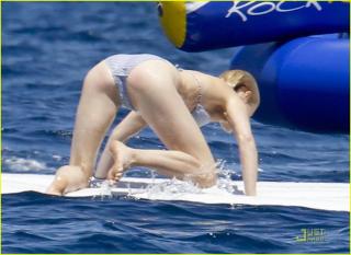 Gwyneth Paltrow dans Bikini [1222x890] [108.09 kb]