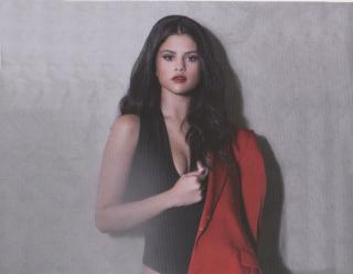 Selena Gomez [1600x1246] [501.58 kb]