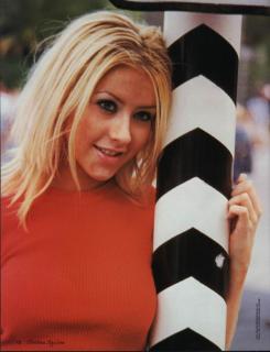 Christina Aguilera [599x782] [53.5 kb]