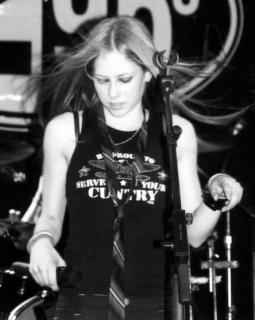 Avril Lavigne [679x850] [73.8 kb]
