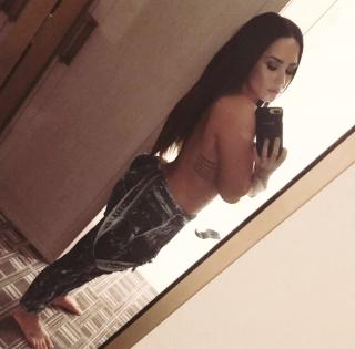 Demi Lovato [1077x1063] [158.56 kb]