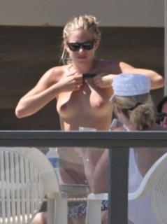 Sienna Miller in Topless [1200x1606] [140.21 kb]