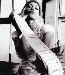 Gwen Stefani [900x1037] [123.6 kb]