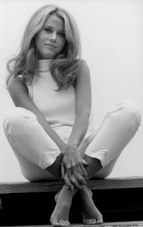 Jane Fonda [1600x2533] [408.87 kb]
