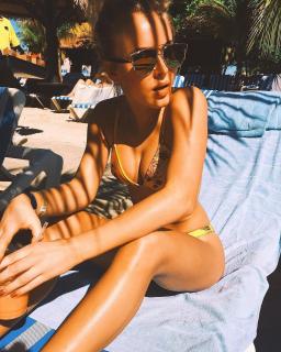 Zara Larsson na Bikini [1080x1349] [416.86 kb]