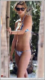 Mischa Barton in Bikini [1306x2297] [523.92 kb]