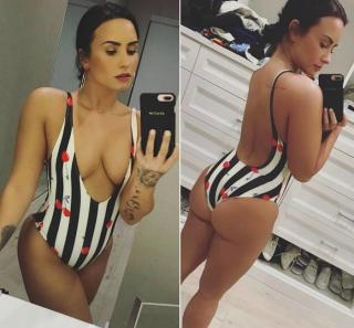 Demi Lovato in Bikini [700x650] [90.59 kb]
