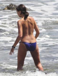 Marta Fernández Vázquez in Topless [423x550] [31.72 kb]